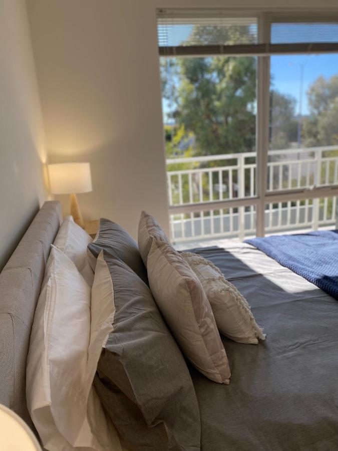 Modern Luxury 1 Bedroom Apartment - Walk To The Shops! Free Wifi Clarkson Exterior photo